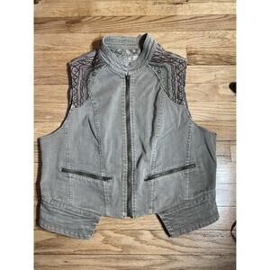 BKE Outerwear Ladies Size Large Full Zip Front Embroidered Vest Front & Back